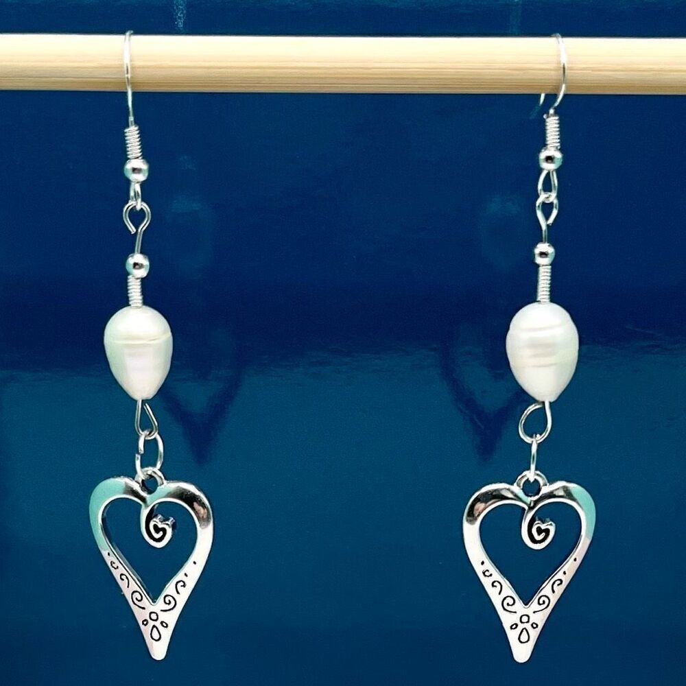 BBQ Classy 3” Natural Pearl & Silver Heart Dangles